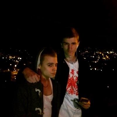 Ostblockerkämpferherz !
19 Jahre Jung !
Stabil !
Trägt Herz auf der Zunge !