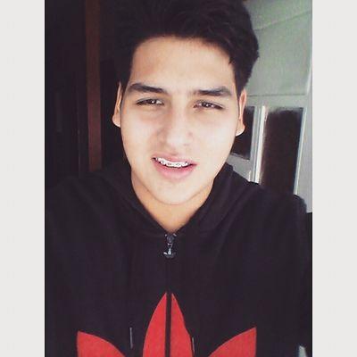 Mente negativa y suicida.                    Soy malo haciendo lo que hago mejor. 
Y por este don me siento afortunado.