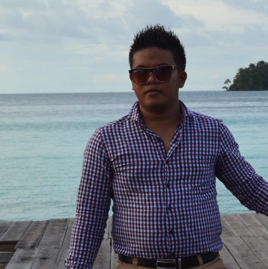 Nama : Moh. Rizki Maulana sandi, TTL, Bumi, Indonesia, Jawatimur, Banyuwangi, 31 mei 1991, Xaviszent@rocketmail.com hoby : traveler, underwater fotograp,