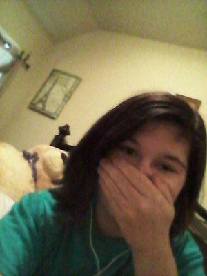 hey guys the name is kaitlin but i go by katiee so um yea. im fifteen single bored so hmu