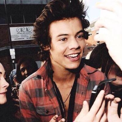 hii love this is a free follow from @darIinghs theres no need to follow this account but pls follow @darIinghs