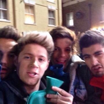 follow @ultrahes + @hauntedniaII please :-)