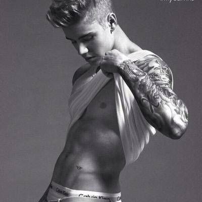 ontarioday's profile picture. Chris Brown is my Boo, Calum Hood is my baby and Justin Bieber can fuck me on the kitchen table. ♛