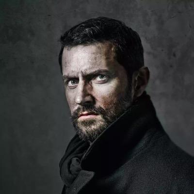 Cabeza del Demonio. Lider de la Liga de Asesinos. Maestro espadachin y alquimista. Muerto y resucitado desde siglos atrás. Lazaro, levantate y anda.