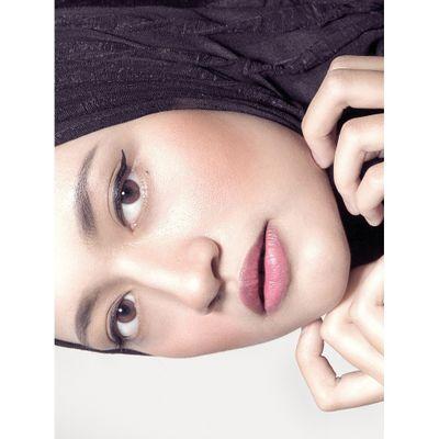Wearing hijab doesn't make me saint & Judging me by it won't make you exceptional anyway // tinaalwie@gmail.com