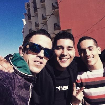 Loco aficionado a la musica // traficante de sonrisas desde 16/10/1996 Felicidad vente pa'ca que yo te canto.
