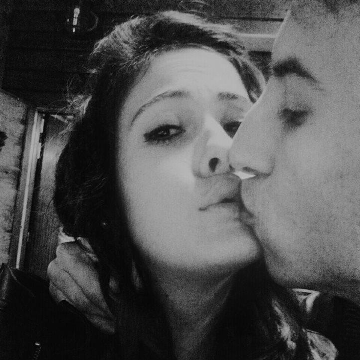 ·Si tratas de cambiar dejaras de ser tú mismo y si dejas de ser tú mismo, te habrás perdido.
                  ~Instagram: Silviasmith97