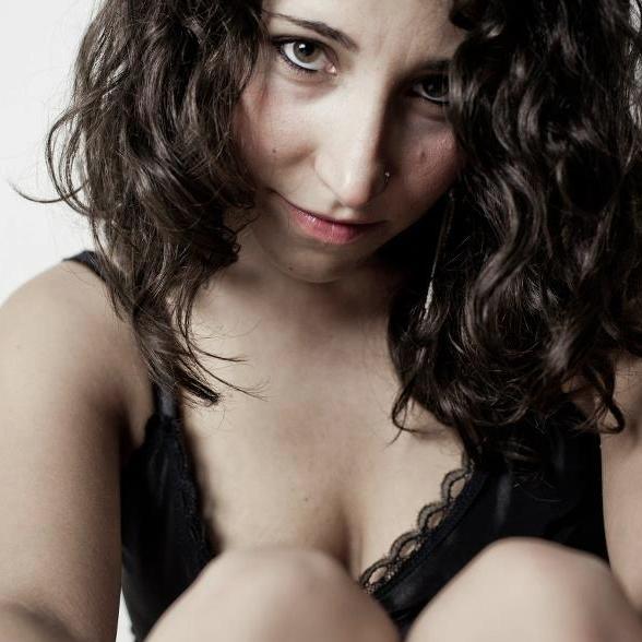 VanessaMedea's profile picture. Leggo, guardo, osservo, penso, scrivo.. Semiotica, libri e film sono il mio mondo, poi c'è il gin tonic!