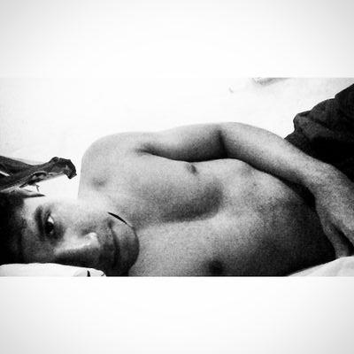 um jovem com sonhos joviais.