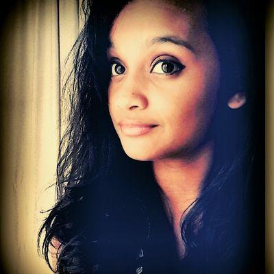 Hi Everybody. I'm Rachel McCartney from New York. It's my officiel twitter account! Follow me then i'll follow back!
