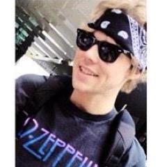 hi babe could you rt this? i love you