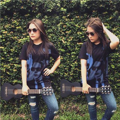 @PrillyBie at Sisi Latuconsina at Ganteng Ganteng Serigala.