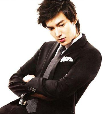 Ryutoru Kenzo | Osaka, 22 June 1984 | kyousaka's private manager | 126 tickets | BI | 7th floor 081 | Yoroshiku minna-san, im newbie here | @ukiyoapart_rp