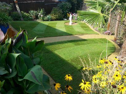 creating & maintaining beautiful bespoke gardens. http://t.co/5rUPiIVmpU