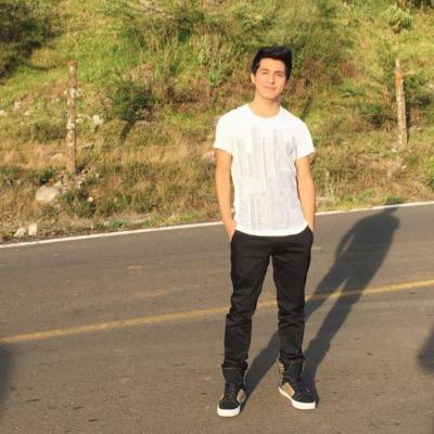 18 años || Twitteo lo que me sucede día a día || Instagram: christiaangv ||