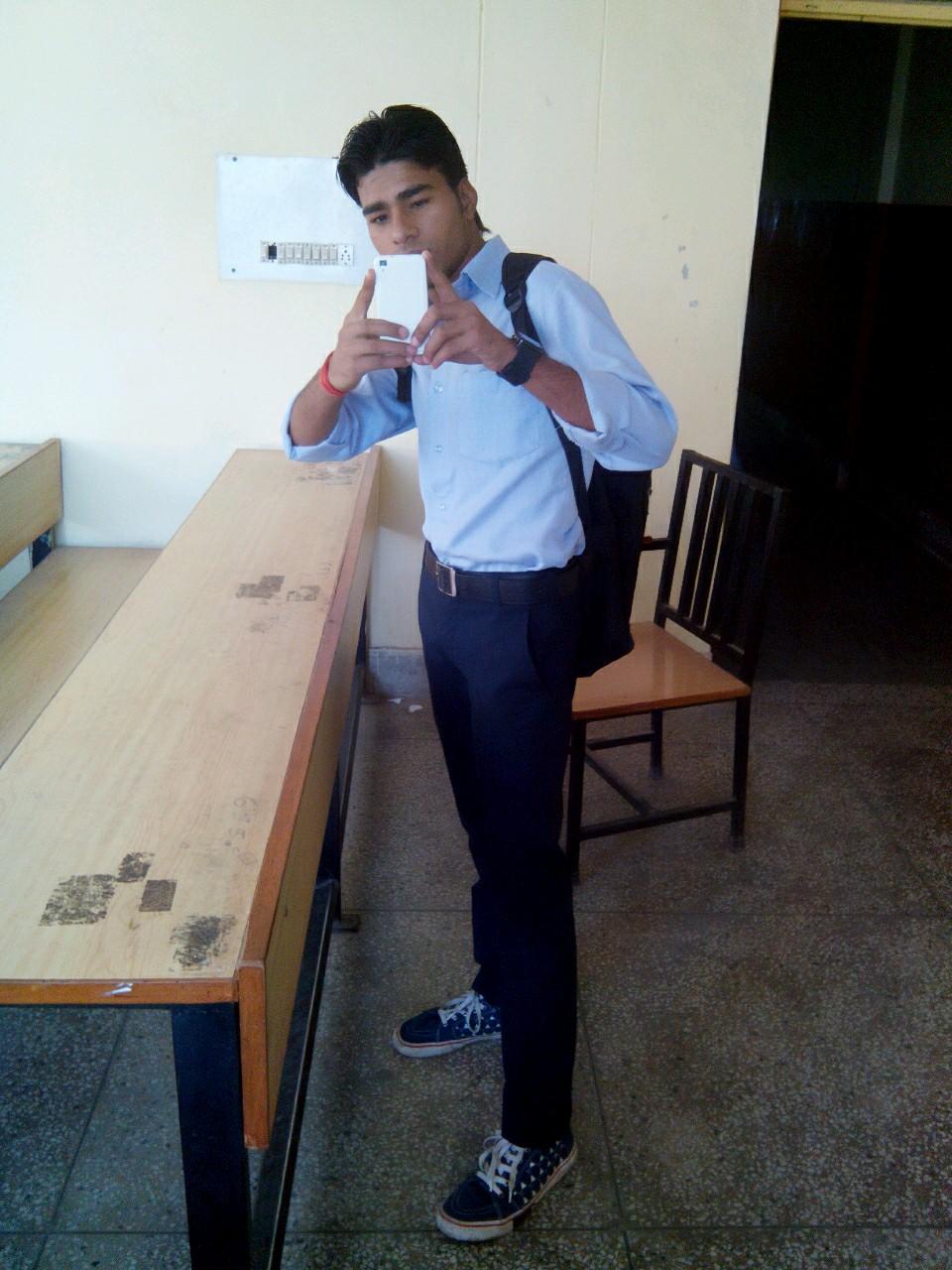 don't get confused between. 
my personality and my attitude.
my personality is who i am.
my attitude depends on who you are..
#r@j th@kur#