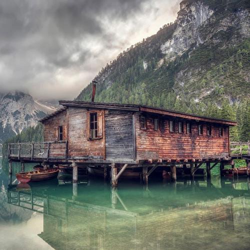 hucevymewanu's profile picture. Avid travel buff