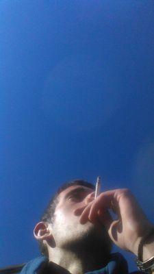 como va a ser nocivo algo que saca de nuestro interior las ganas de estar vivos?//sabes mi nombre, pero no mi historia// sonrisas a 5 el gramo
