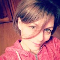Hilarie Thomas (@foxyfizz819) Twitter profile photo