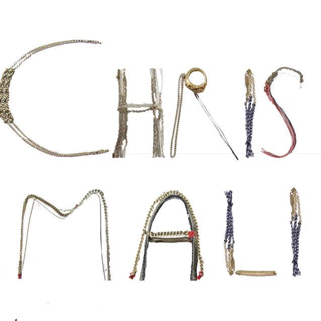 Plasticienne, créatrice des bijoux liens chrimaliens, je fais revivre vos bijoux dormants pour les porter ou les offrir.