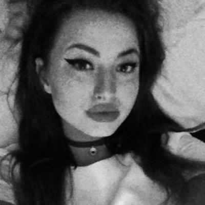 fleurhendrixxx's profile picture. Super rich kid with nothing but loose ends.