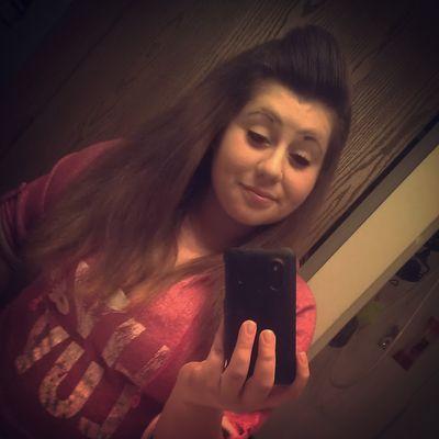 20. Engaged to @sobelizards90 . Fiance, family & pets are my life. @randyorton is bae 3