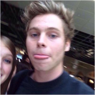 FOLLOW @LEAGUESOFMUKE OR I UNFOLLOW
