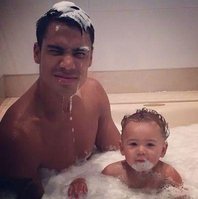 PettyMika's profile picture. A vida não parou para me olhar,a vida ensina e só!