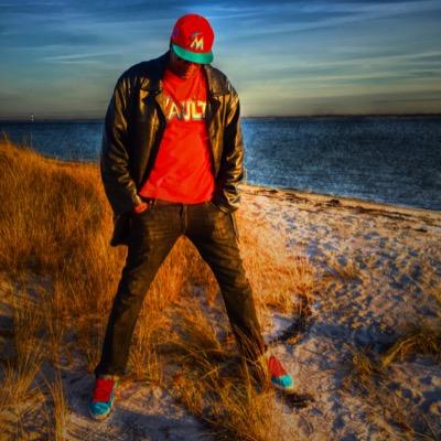 BklynLyricLust's profile picture. Budding poetry fame. Bk all day. Follow Me like that house tune..we can hang from here to tha tip of a crescent moon..shine all day like summa solstice in june