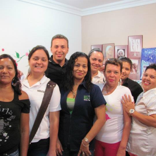 Estética orientada al desarrollo de la salud física y mental. Nuestro propósito es que te sientas bien tanto por dentro como por fuera. Instruimos a los mejores