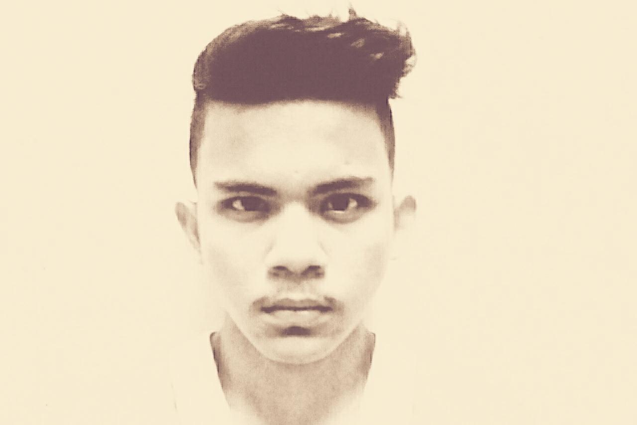 Aku seorang muslim, Islam itu sempurna tetapi aku tidak. Jika aku membuat kesilapan, salahkan aku, bukan pada agamaku. KL. MALAYSIA .WANGSA