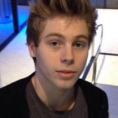 free follow // follow @cakereinado and send her banana to get more free follows
