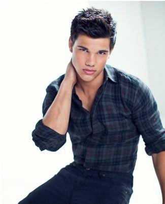 Amo a Nessie, dare toda mi vida por ella, Lobo y familiar de los Cullen, son lps únicos vampiros de los que me fio.