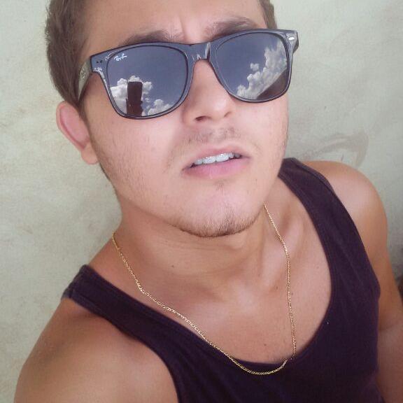 Prazer eu sou um cara cheio de defeitos