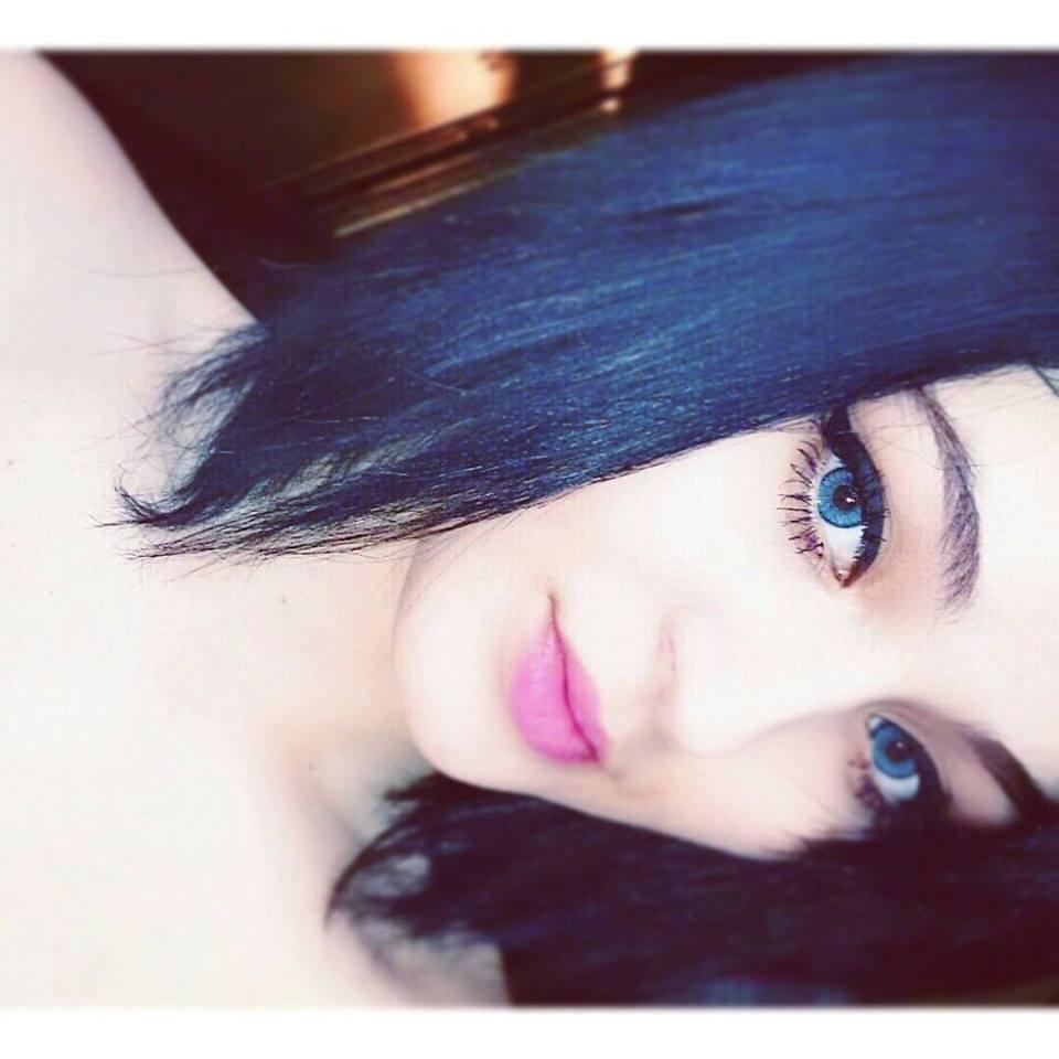 Izabella , 18 anos , Curitiba , Bissexual .