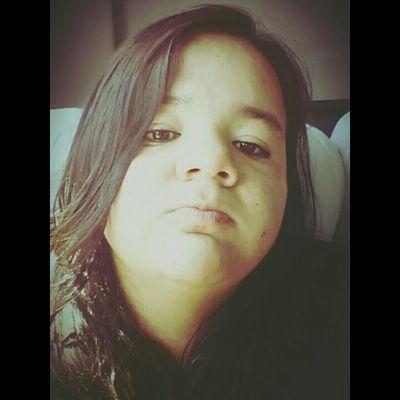 apenas uma garota com a alegria de uma criança; a malícia de uma adolescente; e sentimentos de mulher.