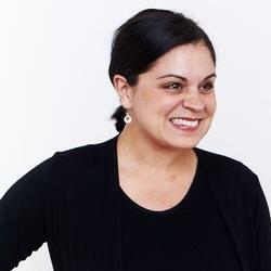 smitten with all things pretty!  creative entrepreneur, hopeless animal lover,  gluten free foodie, wanna be home renovator, book loving, savvy girl from TO.