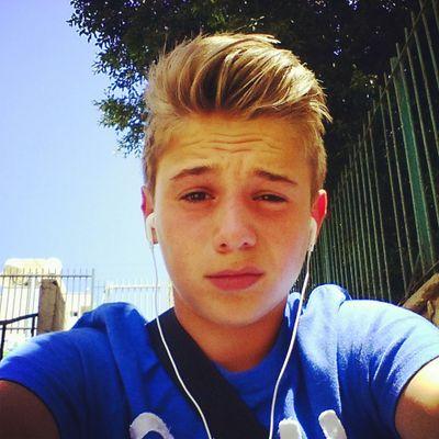 HamonJonas's profile picture. 16 ans
Allez l'OM
j'achète pas moncler c'est pas assez cher #teambooba #teamom