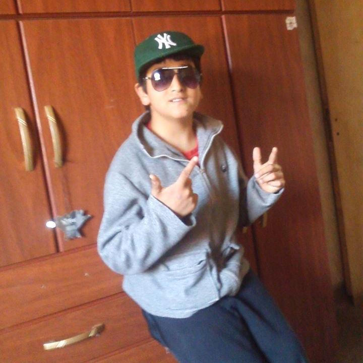soy un niño con gorra salgo ala calle con los pibes de gira somos la onda del ciclo XD