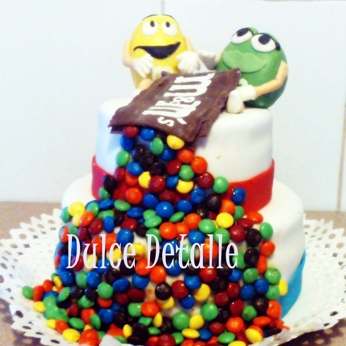 Cupcakes, tortas y alfajores con decoración personalizada o simples. Contacto +56950121282 mail: alfajoresjadaja@gmail.com