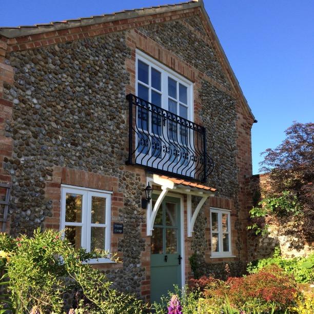 Beautiful North Norfolk Holiday Cottage in lovely village near Wells next the Sea, fantastic location 5 miles from the coast, dogs welcome, sleeps 4 + 1