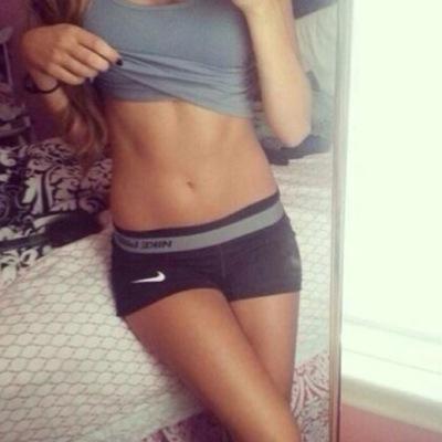 17Yo-1m70 01/03/2014: 62,5 kg Actuel : 55-56kg Insta : want_tobehealthy Perte de 10kg (52kg) entre mars et juin puis +3-4kg en juillet/août Obj : 52kg
