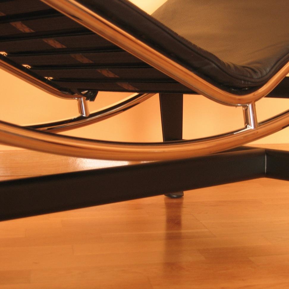 Advisors to collectors of precious and fine art.