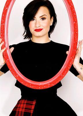 One Direction Demi Lovato The Vamps 5SOS Justin Bieber