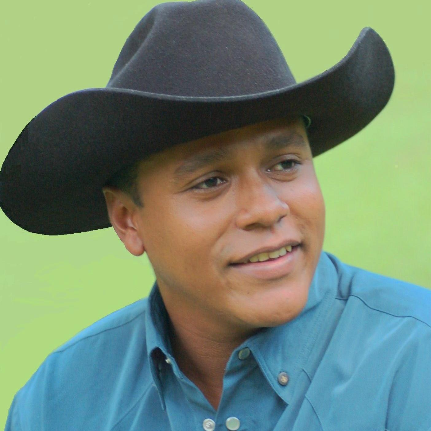 Artista, cantante de música llanera, compositor y coplero contrapunteador // +584169701614 // +584142572933 // ysnardogoitia78@hotmail.com