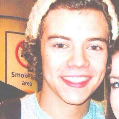 FOLLOW @otratourharrry BECAUSE I JUST GAVE YOU A FREE FOLLOW. THANK YOU.