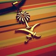 دٓعْ المٓقٓادِيرَ تٓجْري في اعِنّتِها ولا تَنٓامَ إلا خَالِي البَالِ مابين غمضةُ عينٍ وانْتِبٓاهٓتُهٓا يُغْيّرُ اللهُ مِنْ حَالٍ إلى حَالِ