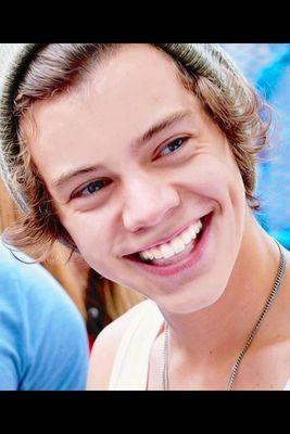 xharrymyspacex's profile picture. five are my idols               Harry my life.                     pizza my drug