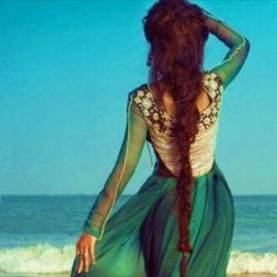 ‏اناآ هـدوء الليـل واعـذب مـن الغـيم / هـيـبـة شـيوخ وعـزوتي شهـريهـ تفـخـر حـروف الـشين والهاآء والراء والياآء  / لأنـهـا بـأسـمـي لهــاآ جـاآذبـيـهـ