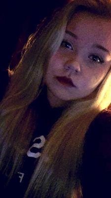 Snapchat: kayleefeikens_x.  Instagram: kayleefeikenssx